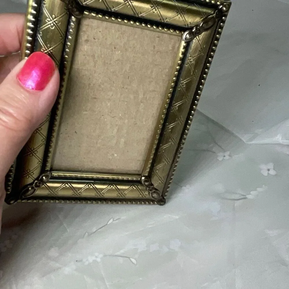 VTG ornate cushion beaded edge small picture frame.